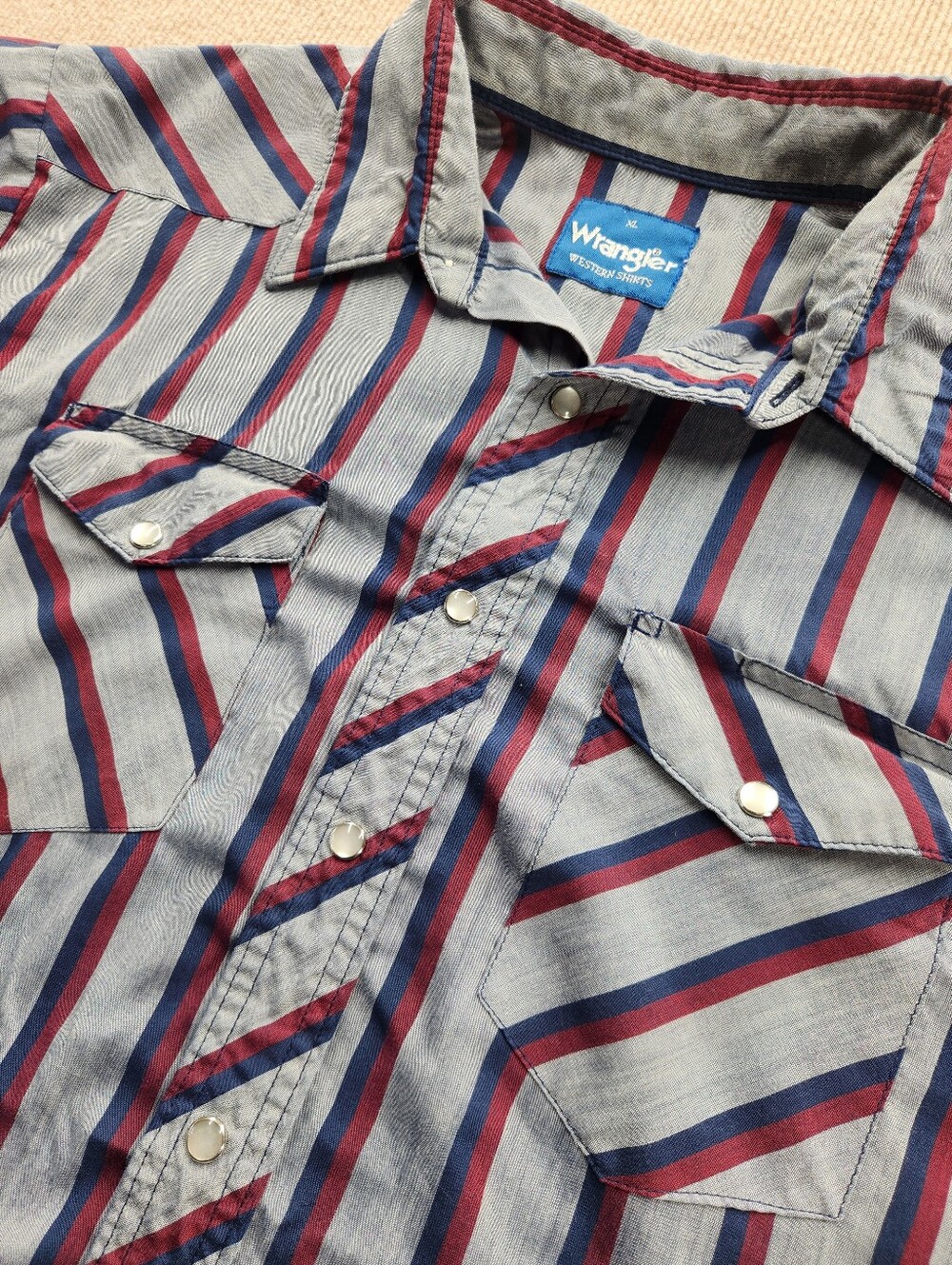Wrangler Vintage Western Shirt Men’s XL Striped Gray Red Short Sleeve Button-Up